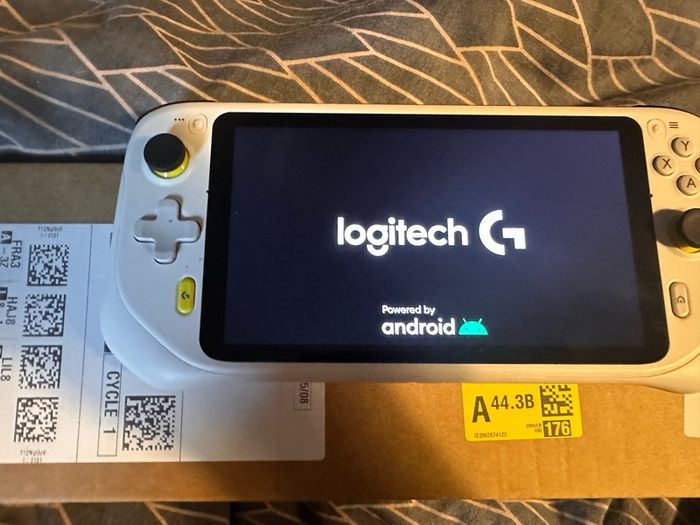 Logitech G Cloud Gaming Handheld