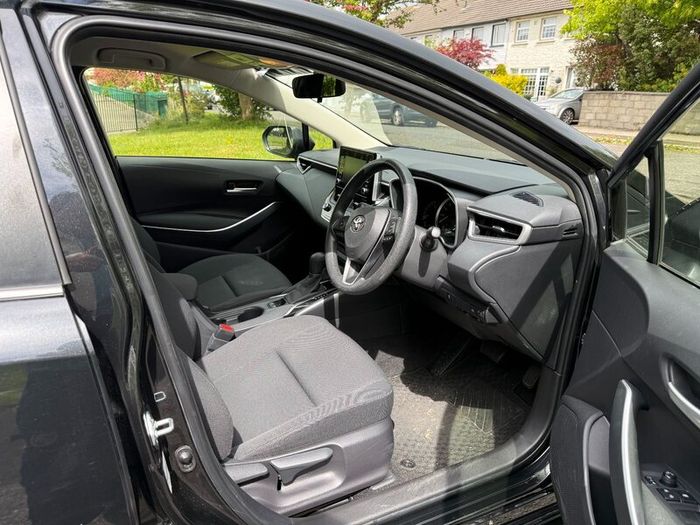 2021 Corolla Touring Hybrid Auto only19900