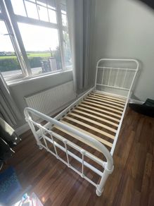 Metal bed