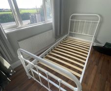 Metal bed