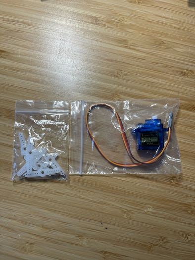 Tower Pro 9g micro servo SG90