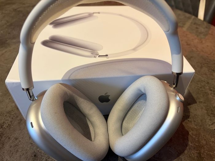 AirPods Max, Silver Lightning