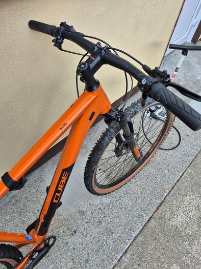 Mens mountain bike