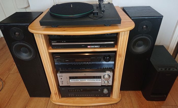 HiFi Received , Records player,  2.1 speakers