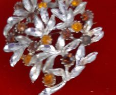 Brooch vintage rhinestone