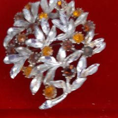 Brooch vintage rhinestone
