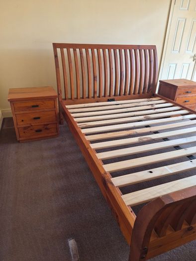 King Size Sleigh bed