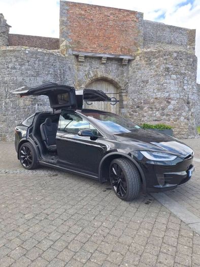 Tesla Model X 2018 open to P/X