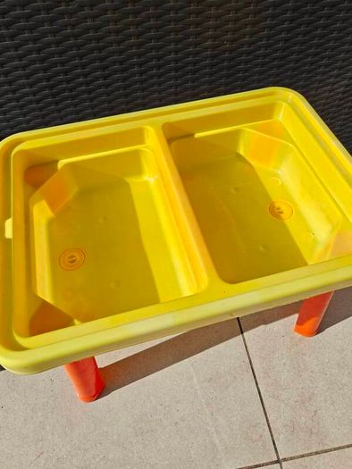 Sand and Water Table