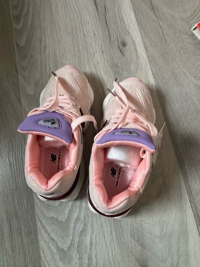 New Balance 9060