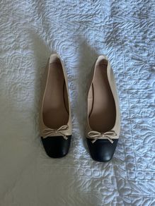 Unisa leather ballet flats. Camel and black with bow. Sz 41. Worn once.