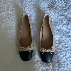 Unisa leather ballet flats. Camel and black with bow. Sz 41. Worn once.