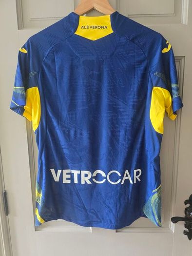 Football shirts (10 shirts all size M)