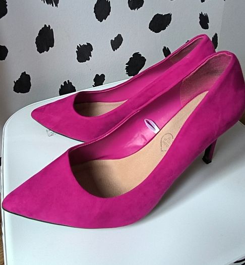 Pre-owned fuchsia high heels size 6