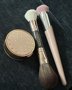 Gucci blush + 2 free brushes