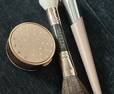Gucci blush+Fenty foundation brush+free blush brush