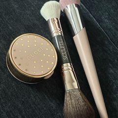 Gucci blush+Fenty foundation brush+free blush brush
