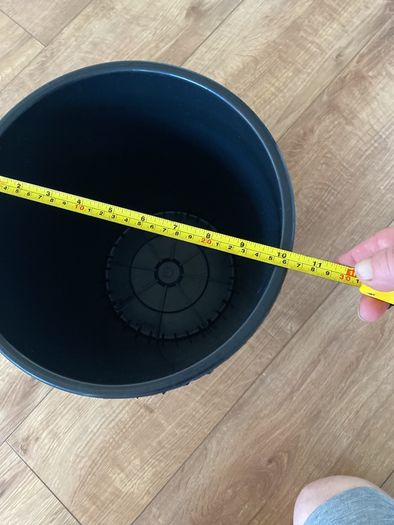 pot/ bucket