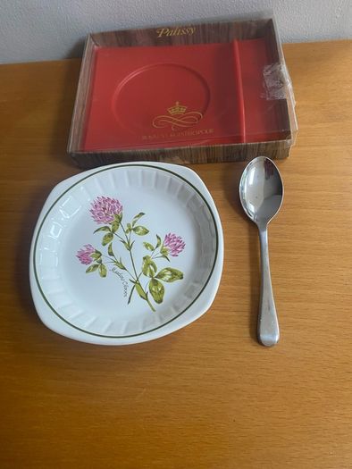 Vintage Royal Worcester Palissy dish with a spoon in original box
