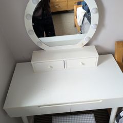 Vanity table with lights