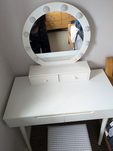 Vanity table with lights