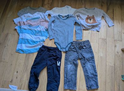 Boys clothing bundle in size 2 to 3 years