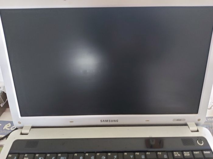 Samsung R530, Red, Intel Pentium Dual Core CPU T4400, 2.2GHz, Windows 7 Ultimate 32 bit, 4GB Ram, 150GB HDD, Opera, Chrome and VLC