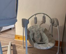 Electric baby swing