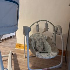 Electric baby swing