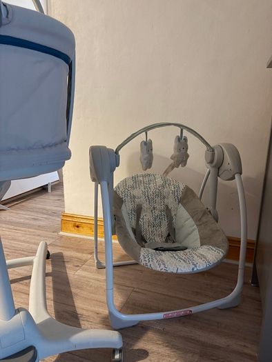 Electric baby swing