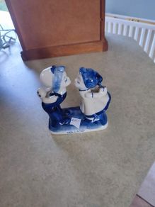 Delft Blue Hand Painted Figurine Holland Dutch Boy Girl Kissing Mini Stamped