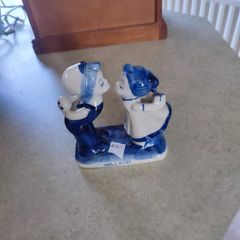 Delft Blue Hand Painted Figurine Holland Dutch Boy Girl Kissing Mini Stamped