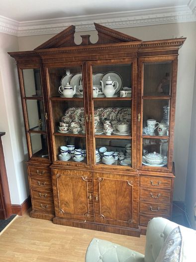 Display Case - Break Front - Large