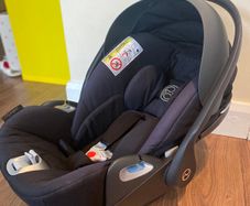 Cybex Cloud Z i-Size Car Seat + Base Z + Newborn Insert