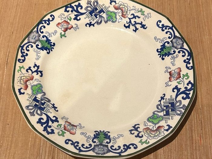 Vintage Royal Doulton Nankin dinner plate in the D3794 patter
