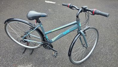 Ladies Bike   28 Alloy Hybrid Bike   18inch Frame