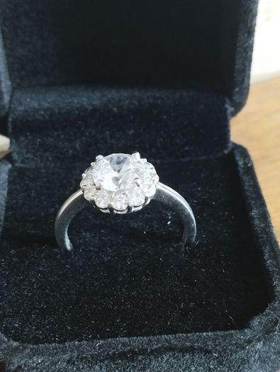 Vintage 925 Sterling Silver CZ Cluster Ring.