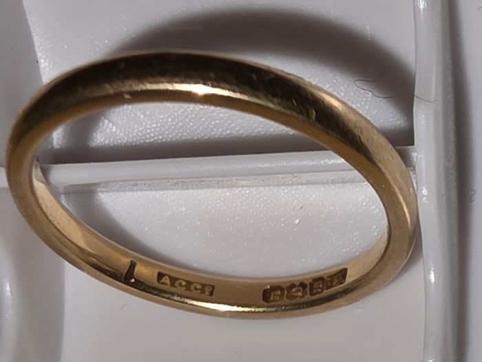 1910 18ct Gold Wedding Ring size 0