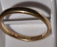 1910 18ct Gold Wedding Ring size 0