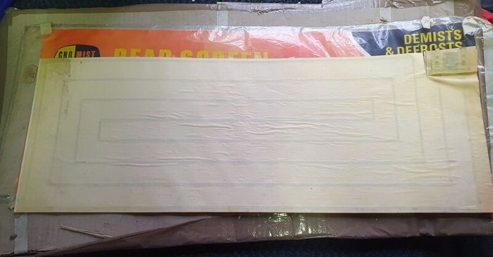 Vintage car rear window demist defrost element