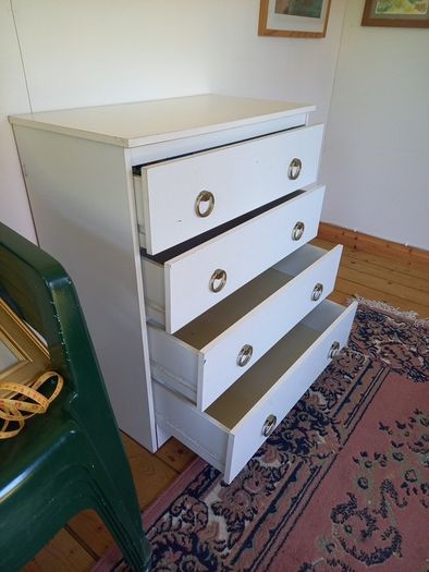 Chest of drawes