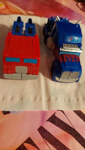 Transformers / toys / optimus