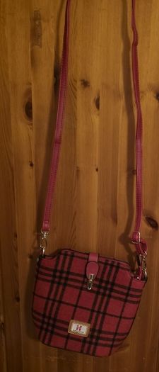 Strathurie of Scotland crossover shoulder bag
