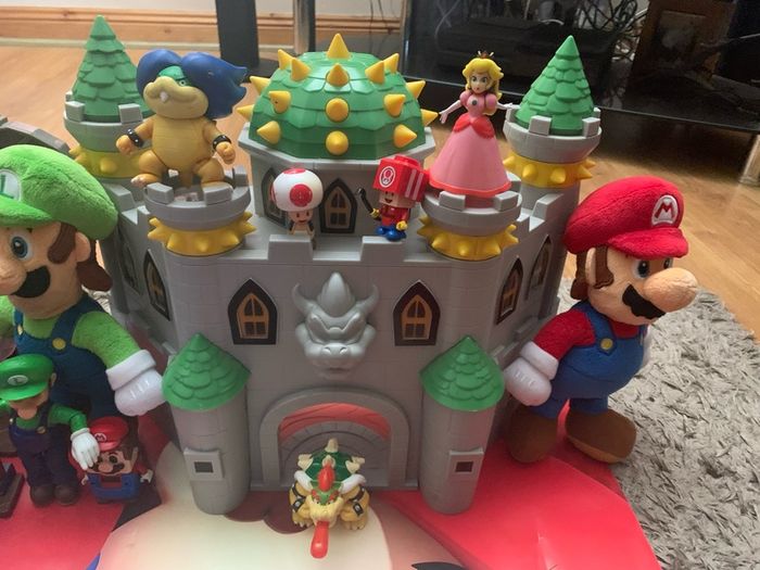 Super Mario figures,castles and poster