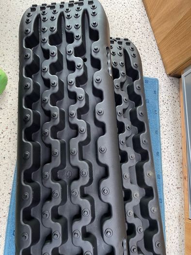 Rhino 4x4 Escape Recovery Track Ladder 10t Off Roading Traction Grip Winter Boards Sand/Mud/Snow x2