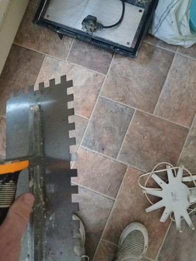 Tile cutter with tiling trowel