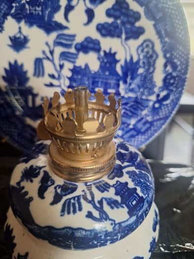 Vintage Mid-Century Blue Willow Porcelain Oil Lamp Set with Reflector Plate