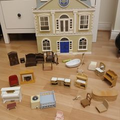 Sylvanians  dolls house + furniture