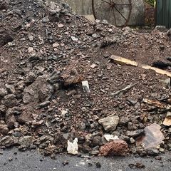 Free Top soil unscreened