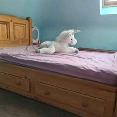 Hand-crafted in the traditional Windsor bespoke bed